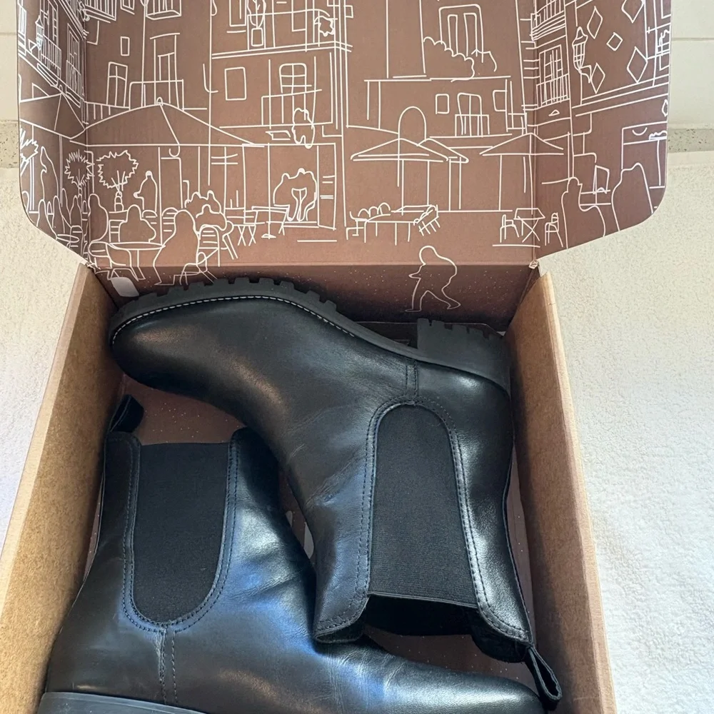 Soludos Black Greenpoint Chelsea Boot Size 10 with Box - Picture 10 of 13